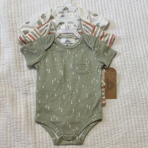 NWT onesie 3 pack